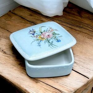 🌺Willie Dughi Hand Painted Trinket Box